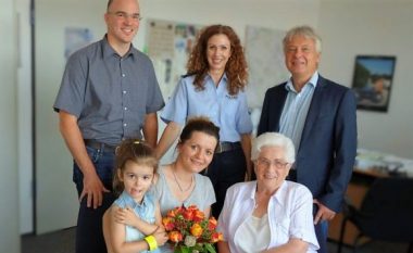 Arbenita shpëton plakën gjermane nga hajdutet boshnjake, Policia e shpërblen për guximin