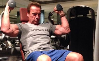 Se vitet janë vetëm numra, këtë e dëshmon Arnold Schwarzenegger (Foto/Video)