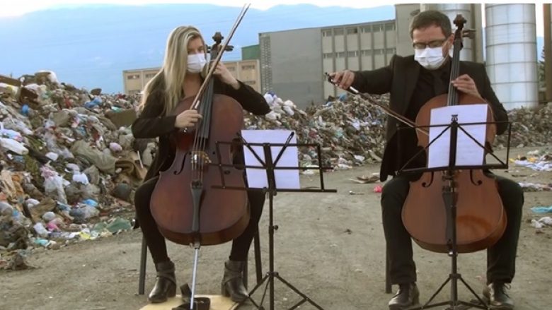 Një protestë ndryshe e artistëve tetovarë kundër deponisë së bërllogut (Video)