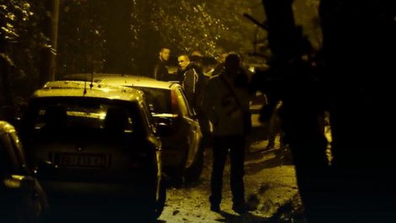 Atentat ndaj Aleksandër Vuçiqit? Gjenden armë në afërsi të shtëpisë së kryeministrit serb (Video)