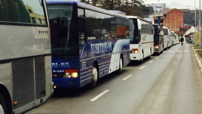 14 autobusë shiten për 8 mijë euro (Dokument)