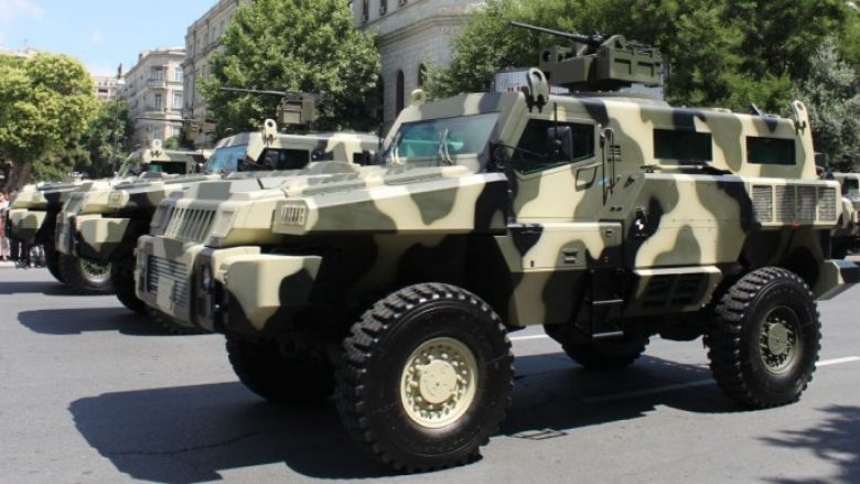 Një kompani amerikane e interesuar për prodhimin e automjeteve ushtarake në Kosovë (Video)