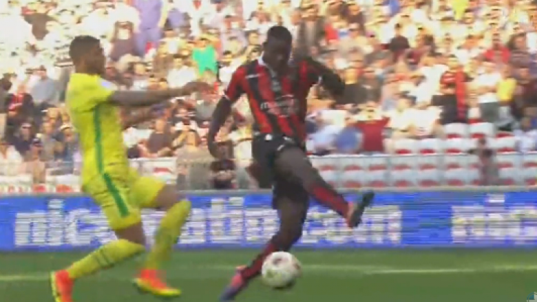 Nuk ndalet Balotelli, gol me klas për Nicen ndaj Nantesit! (Video)