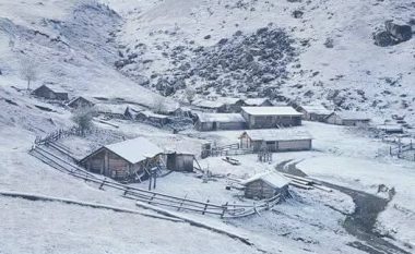 Bie bora e parë në Kosovë (Foto)