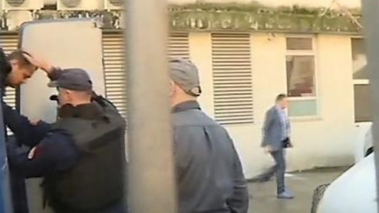 Merren në pyetje të arrestuarit nga Serbia në Malin e Zi (Video)
