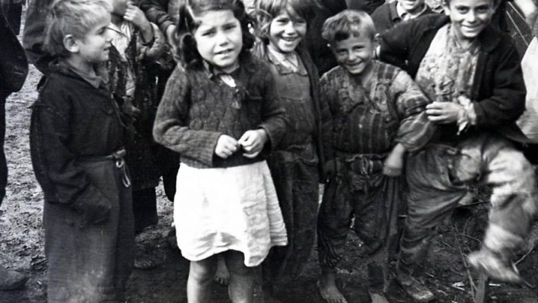 Fëmijët jetimë të Çamërisë, prindërit e të cilëve u masakruan nga grekët (Foto)