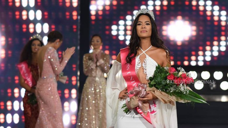 Argjentinasja e shpallur “Miss Kosova” në mbështetje të Kombëtares së Kosovës (Foto)