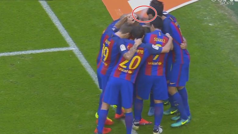 Momenti kur lojtarët e Barcës u sulmuan me shishe të plastikës, Messi humbet durimin (Video)