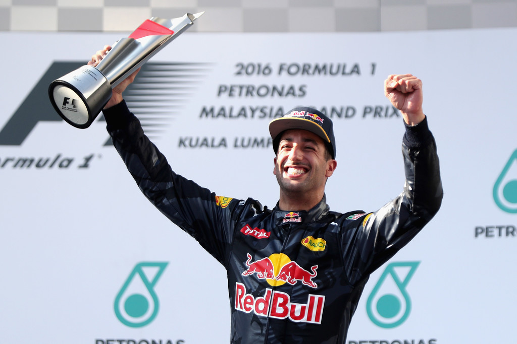 Daniel Ricciardo fitoi garën për Çmimin e Madh të Malajzisë.