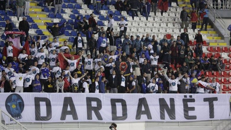 ‘Dardanët’ e Kosovës mbërrijnë në stadium, atmosferë impozante