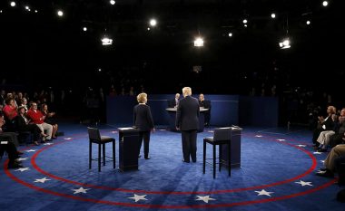 Debati presidencial, befasia e Trump dhe ndërhyrja e Obamës (Foto/Video)