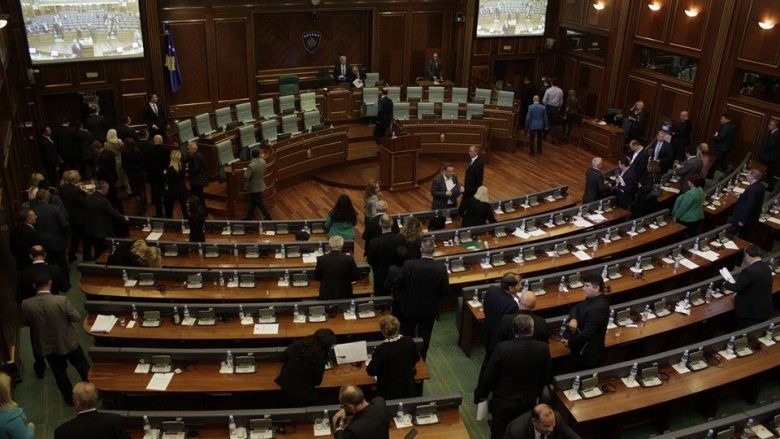 Shumë deputetë s’e japin mëditjen për Nehat Thaçin (Video)