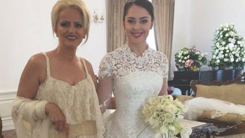 Flora Suldashi krijoj fustanin e dasmës për Princeshën Elia Zogu (Foto)