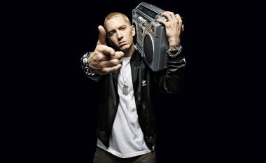 Profili i Eminemit: Prej një fëmije të braktisur deri te një baba shembull (Video)