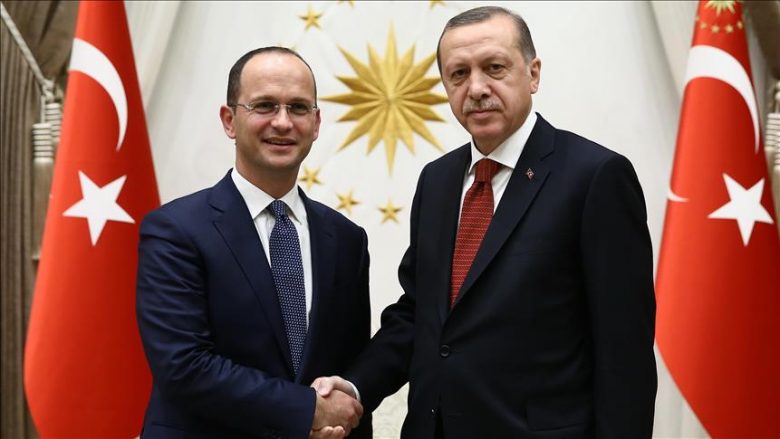 Erdogan takohet me ministrin Bushati