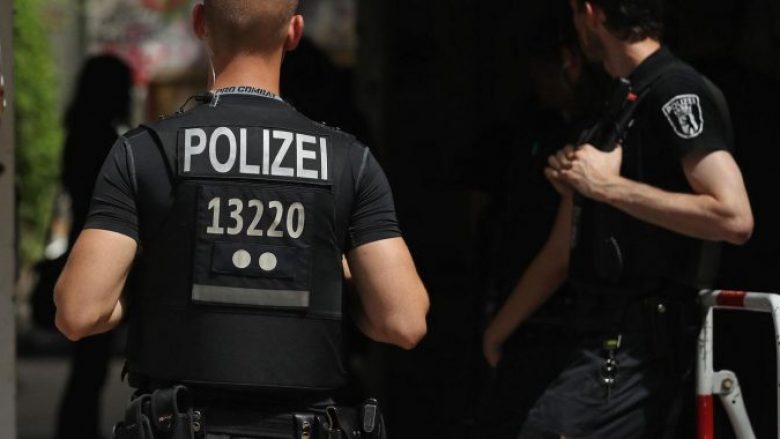Plagosen katër policë në Gjermani