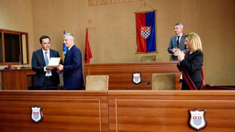 Presidenti Thaçi shpallet qytetar nderi i Shkodrës