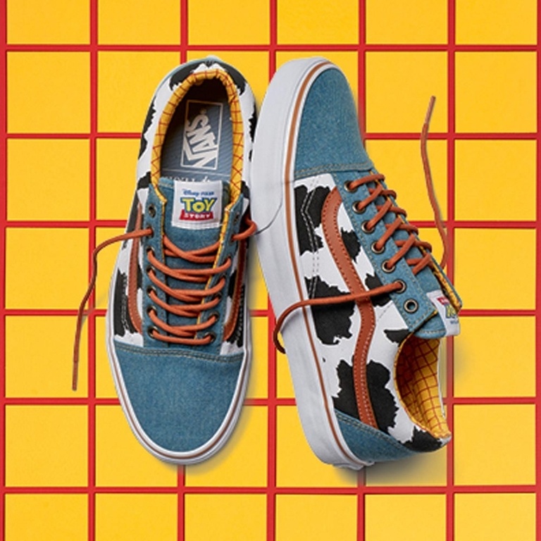 ho16-classics-toystory-elevated-woody-oldskool-woody-angle-1475620115