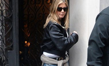 Jennifer Aniston rrugëve të New Yorkut, teksa Brad Pitt dhe Angelina Jolie arrijnë marrëveshjen për fëmijët
