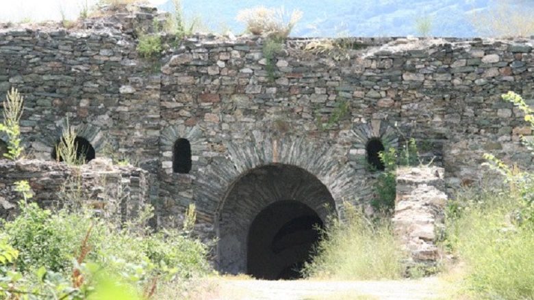 Kalaja e Tetovës, e lënë plotësisht pas dore