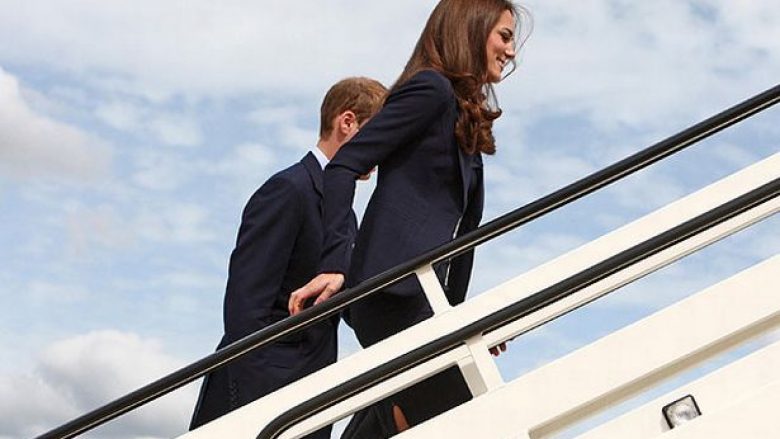 Befason Kate Middleton, udhëton drejt Londrës me aeroplan të linjës së rregullt (Foto)