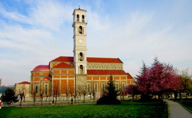 “Uji i bekuar” i Katedrales së Prishtinës (Video)