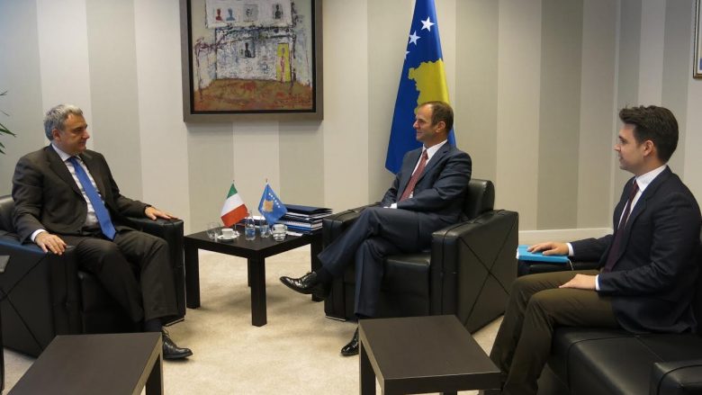 Kuçi pret ambasadorin e Italisë, diskutojnë për integrimin e Kosovës në BE