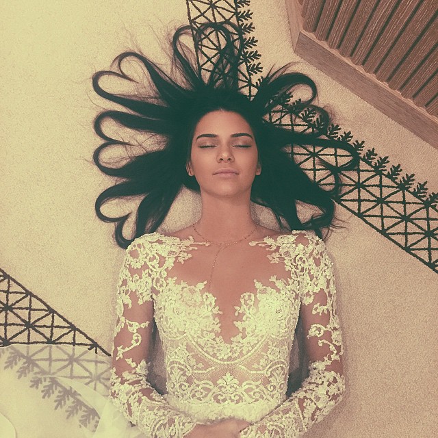 Kendall Jenner kishte ‘rrënuar’ internetin me një pozë të ngjashme shumë muaj më parë.