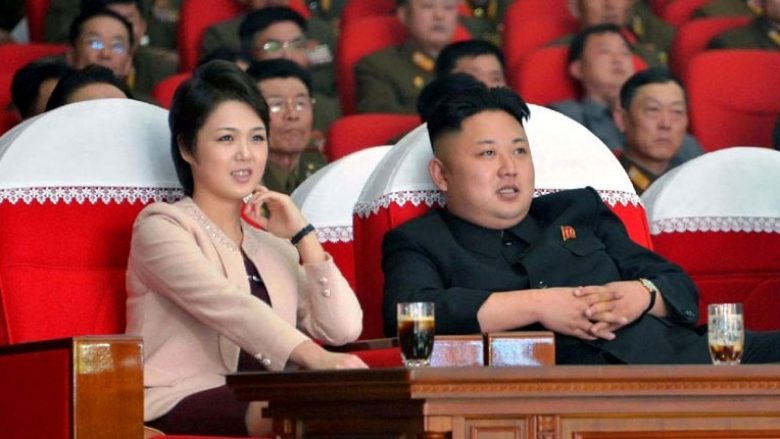 Ku është zhdukur gruaja e diktatorit? Ajo nuk po shihet përkrah Kim Jong-un qe shtatë muaj! (Foto)