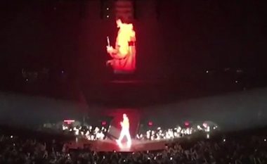 E pabesueshme! Bieber hedh mikrofonin dhe braktis koncertin (Video)