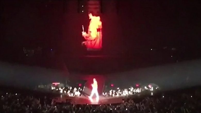 E pabesueshme! Bieber hedh mikrofonin dhe braktis koncertin (Video)
