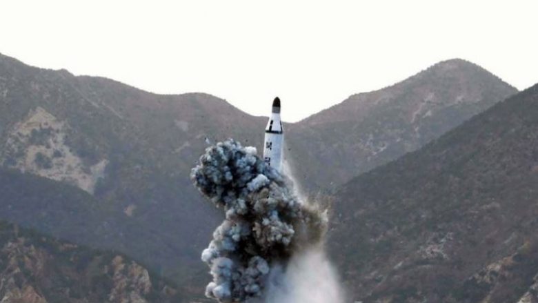 Koreja e Veriut dështoi në lansimin e një rakete balistike
