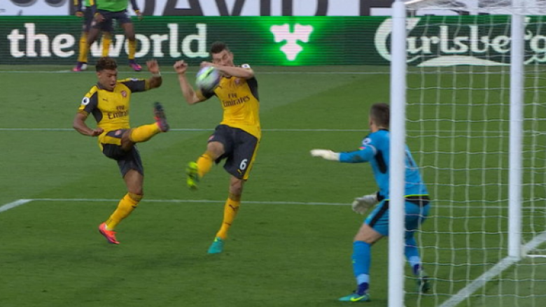 Goli i Koscielny ishte i rregullt! (Video)