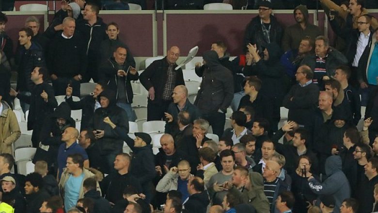 Kthehet huliganizmi në Angli, West Ham ua ndalon hyrjen në stadium 200 tifozëve