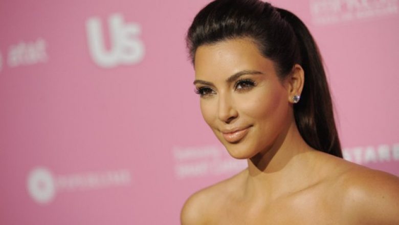 Profili i Kim Kardashian: Prej një vajze të heshtur në një femër të shumëpërfolur (Video)