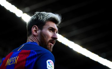 Messi ndez atmosferën në Camp Nou (Video)