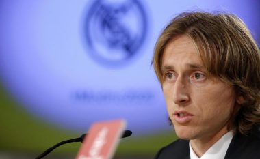 Modric refuzoi 20 milionë euro në vit për të qëndruar te Real Madridi