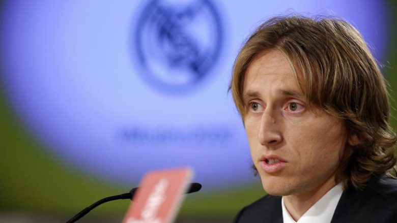 Modric refuzoi 20 milionë euro në vit për të qëndruar te Real Madridi