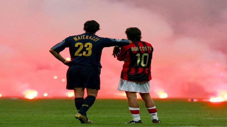 Mund t’i keni harruar, por këto janë disa nga momentet më ikonike në botën e futbollit (Video)