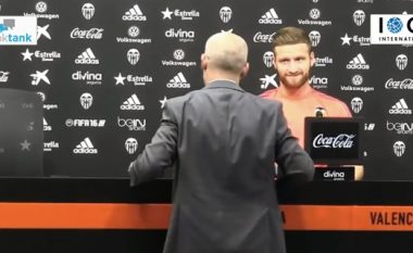 Mustafi i rikthehet ‘incidentit’ me birrën: Unë jam mysliman (Video)