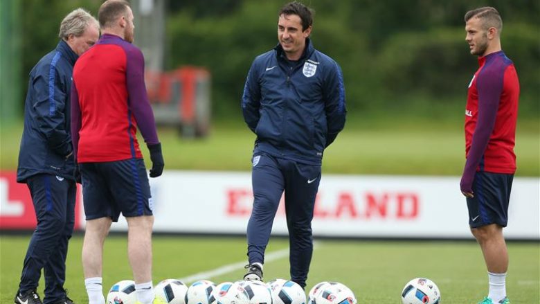 Neville lavdëron Wilsheren, arsyeton ftesën e tij në Euro 2016