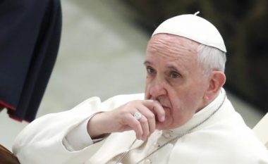 Papa Françesku viziton Azerbajxhanin që ka 570 katolikë