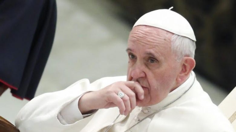 Papa Françesku viziton Azerbajxhanin që ka 570 katolikë