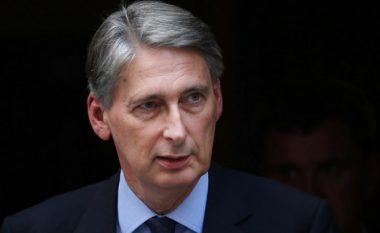 Hammond: Ekonomia britanike do të përballet me luhatje të mëdha