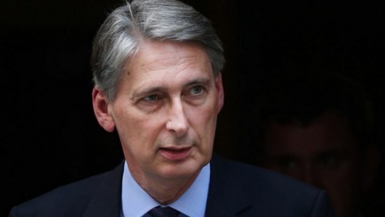 Hammond: Ekonomia britanike do të përballet me luhatje të mëdha