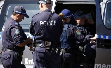 Plagosen katër persona në Australi