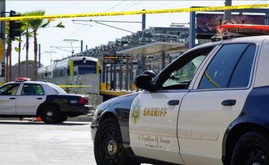 Vriten dy policë në Kaliforni (Video)