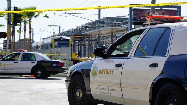 Vriten dy policë në Kaliforni (Video)