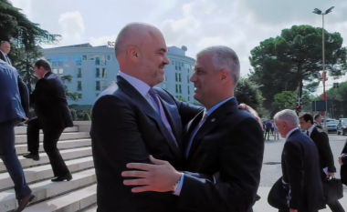 Rama përqafohet me Thaçin, por shihni si e pret ish-këshilltarin e Berishës (Video)
