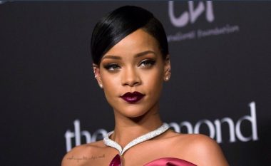 Rihanna zbulon një detaj rreth romancave të saj (Foto)